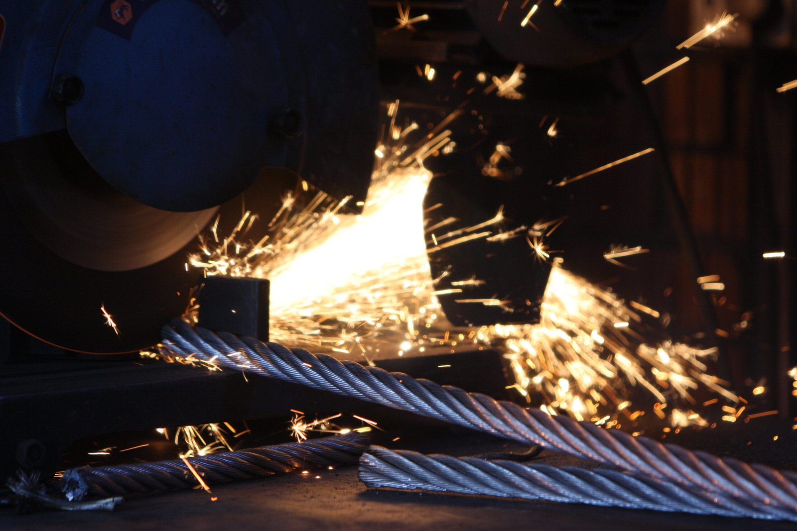 Industrial lifting and rigging equipment