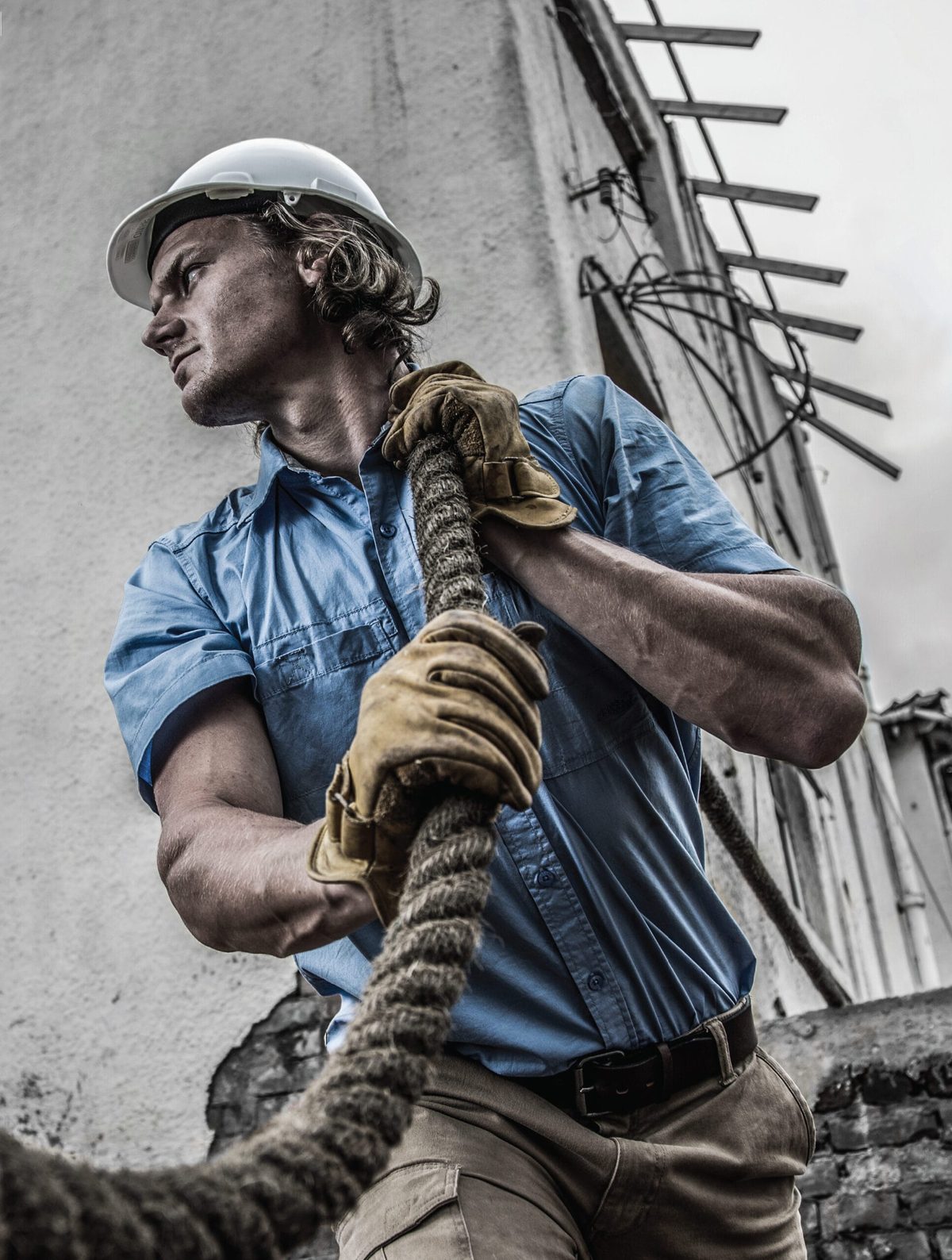 Worker in Jonsson workwear handling rope on site