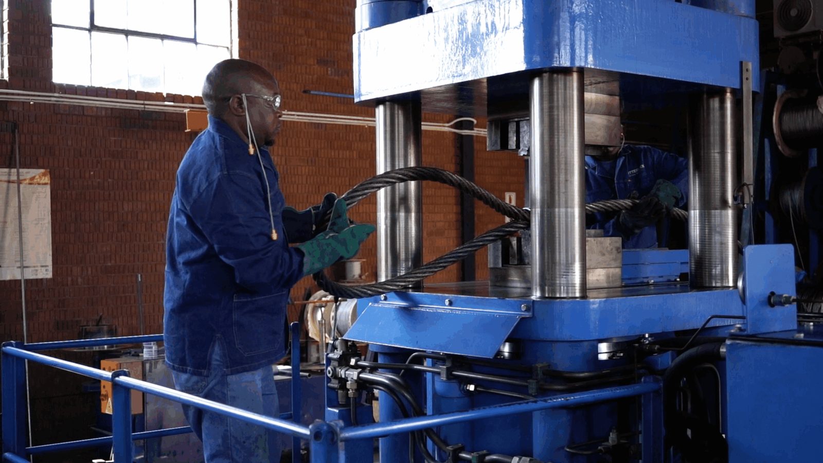 Steel wire rope sling being pressed in the Shutterlock workshop